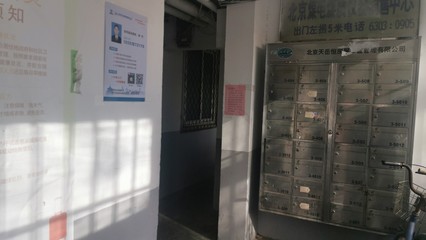 堆放雜物、落滿灰塵、閑置率高&hellip;小區(qū)信報(bào)箱出路在何方?